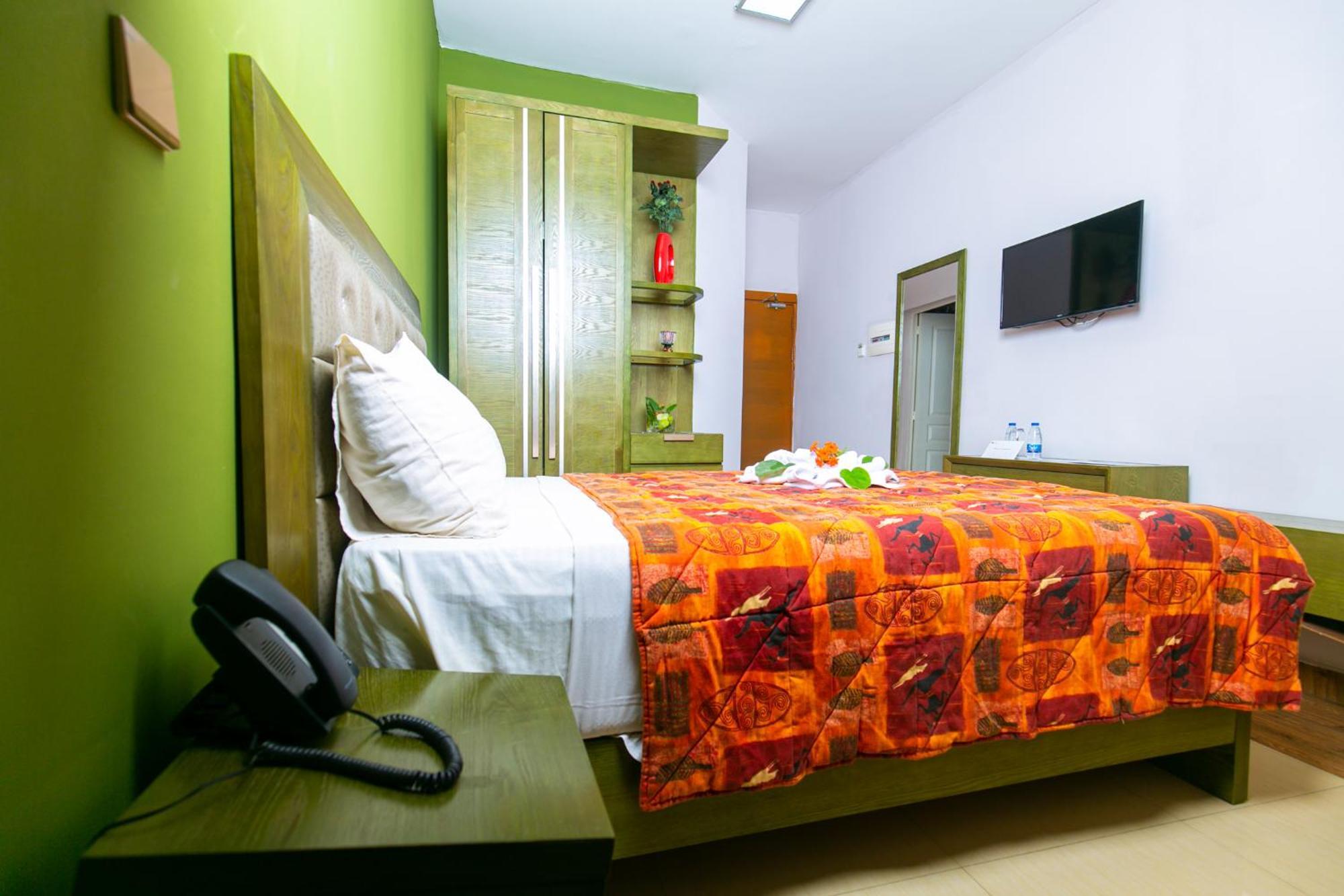דקר Wakola Hotel Cheikh Anta Diop מראה חיצוני תמונה